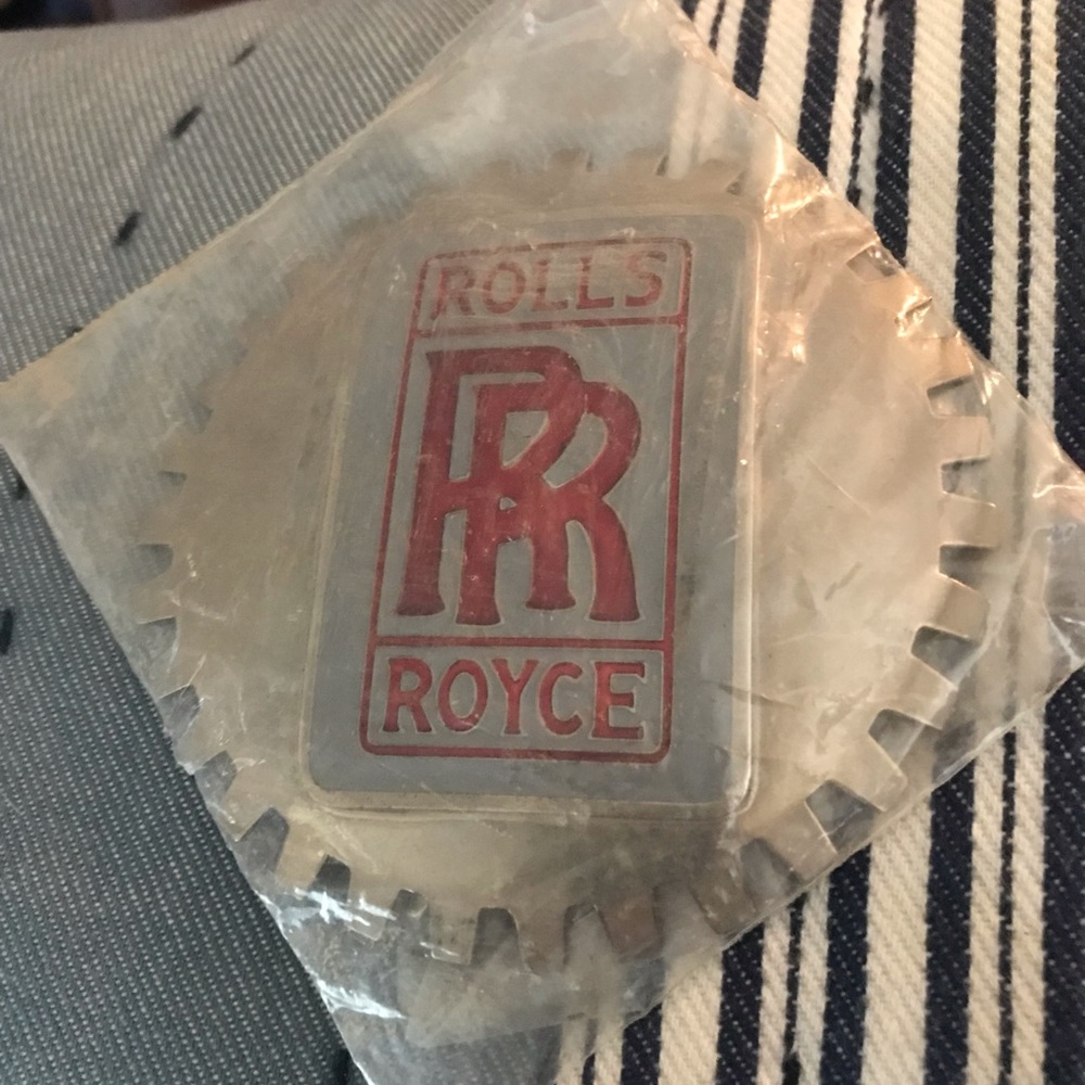 Rolls Royce badge has been in trunk silver/red